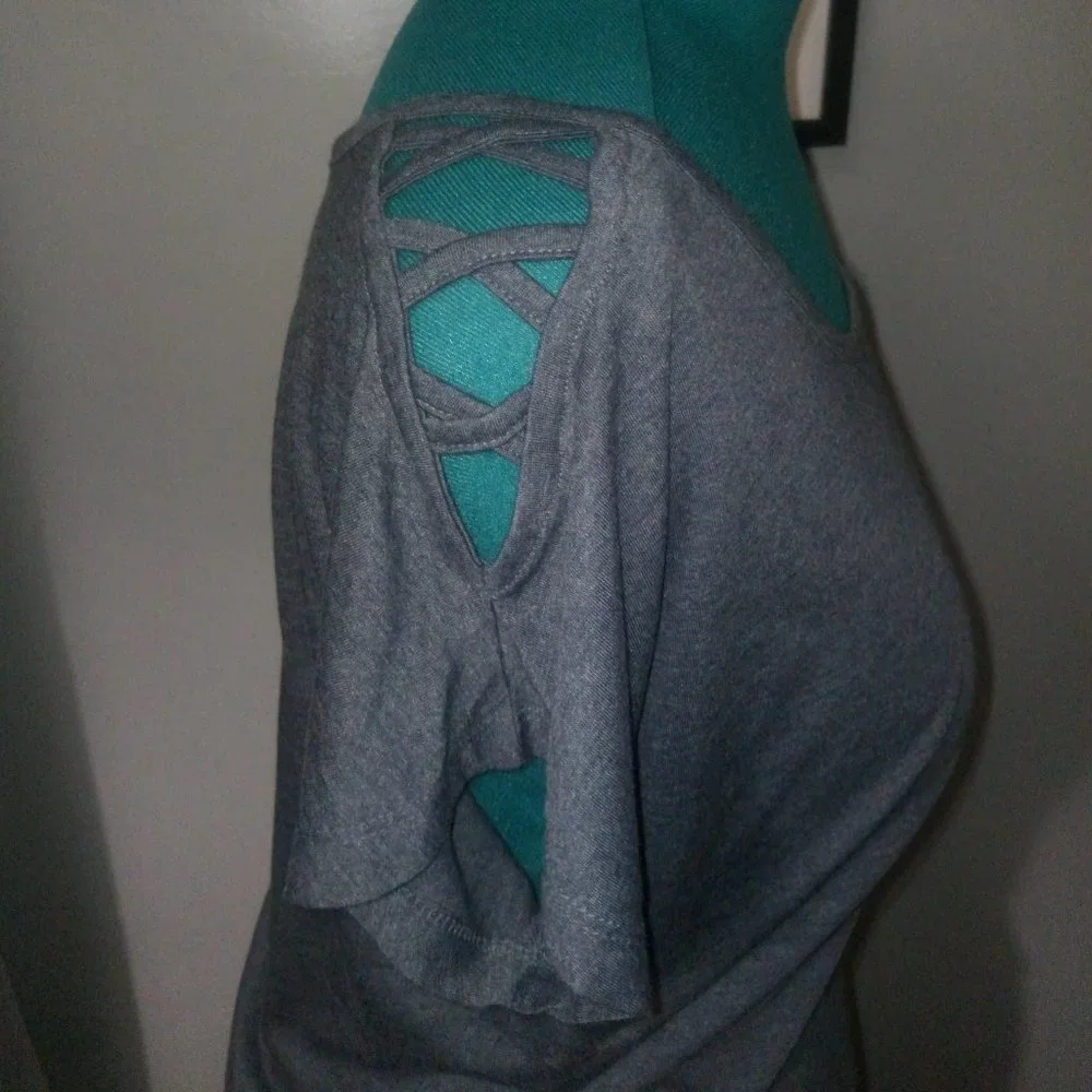 Gap Fit Cut Out Shoulder Cool Dry T-Shirt in Gray Sz M NWT